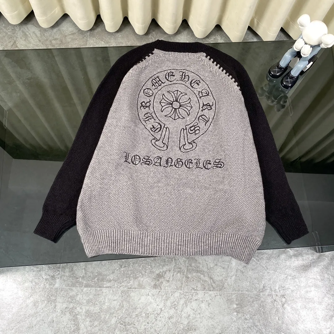 P260 ChromeHearts popular Chrome Hearts CH Sanskrit horseshoe cross embroidery pullover round neck raglan sleeve sweater. Contrast color splicing raglan round neck knitted sweater, unique knitting texture, soft and skin-friendly, classic pattern embroidery on the front and back. Retro chic. The contrasting color raglan sleeve design and the thick stitching craftsmanship at the joints make it look great when worn alone or layered! The fit is loose and slimming! Fashionable patchwork colored sweater, colorfully intertwined, with clear layers, warm and slimming. Whether worn alone or layered, you can easily control various styles and show your personal charm. The raglan sleeves are shoulder-width in contrasting colors and have ultra-detailed embroidery on the front and back, giving it a casual street feel. It looks great when worn alone! The sleeves are designed with contrasting colors and seams, and the round neck style reveals the neck and flatters the face shape! Wool blend knitted fabric, soft, comfortable and warm to the touch. Contrasting color design➕Loose fit, not flattering on your body shape and slimming, not to mention how easy it is to wear! Basic, versatile and fashionable classic! Black and white are versatile! Black and gray high-end! Couples get involved!  Color: black and white/black gray Size: S~M~L